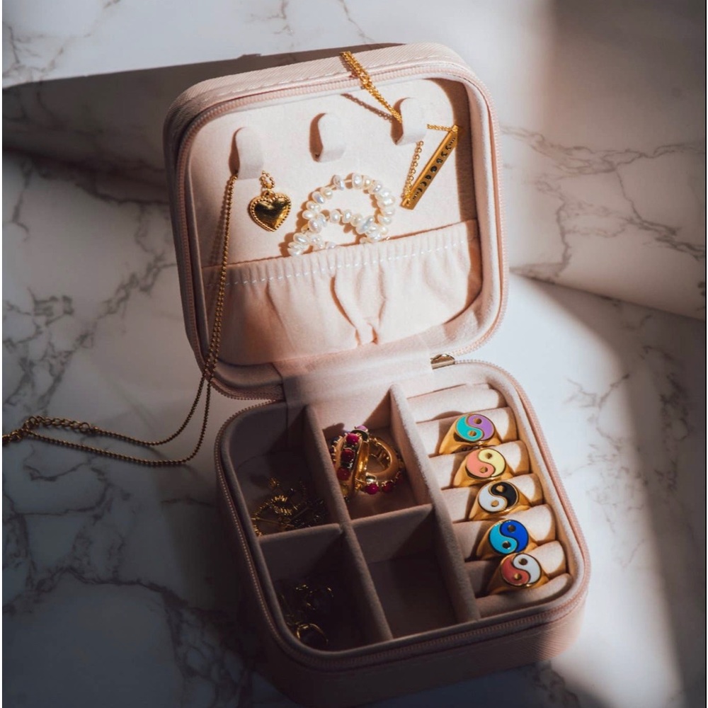 NWT Travel size jewelry box
